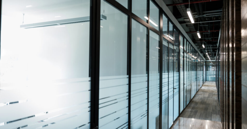 parede de vidro em Betim